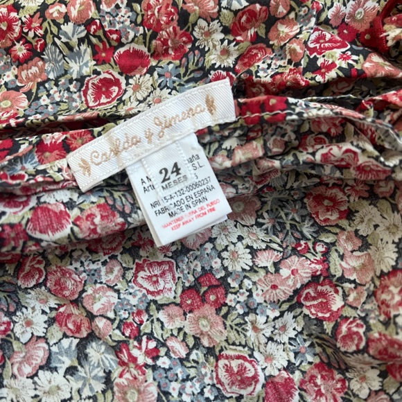 Casilda y Jimena Girls ruffle collar Dress with red floral print | size 24m - Picture 3 of 3